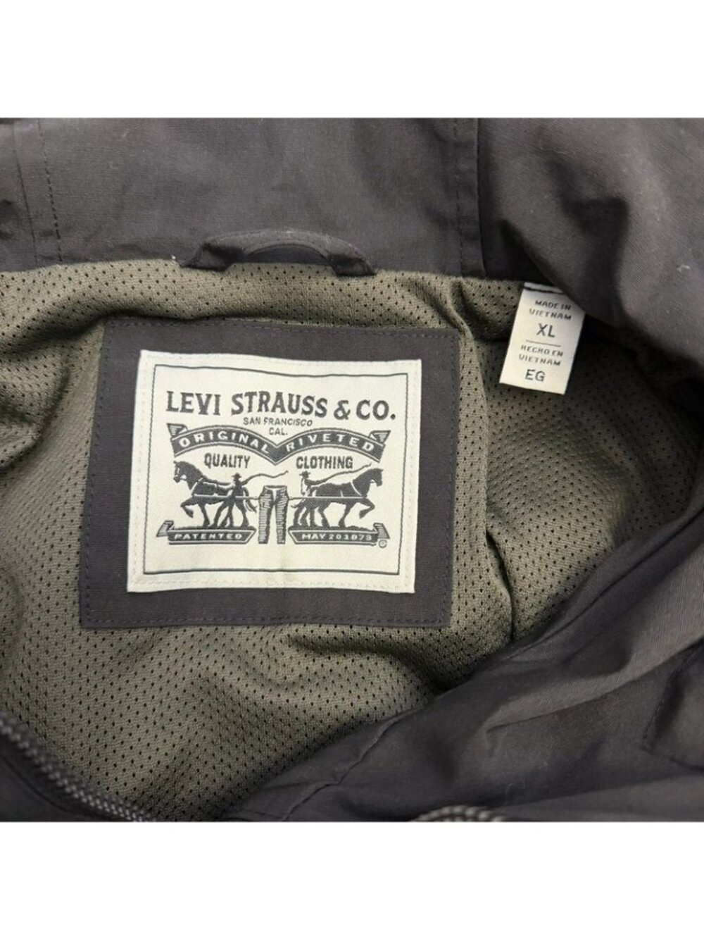 Levi’s Water Resistant Jacket - Picture 4 of 9